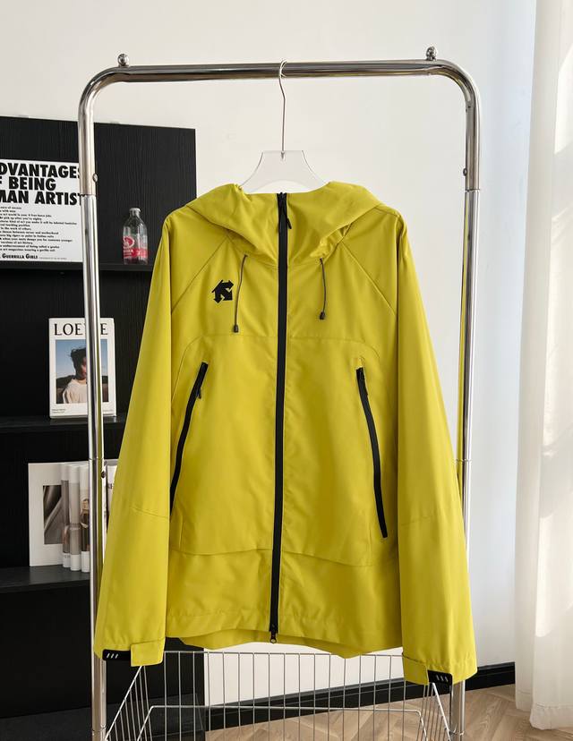 9911# Descente Outdoor Windproof and Waterproof Half-Zip Casual Jacket, a functi