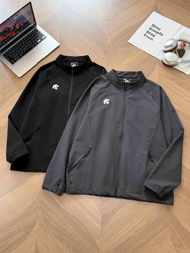 9980# Descente Autumn New Knitted Stand Collar Jacket! This Descente stand colla