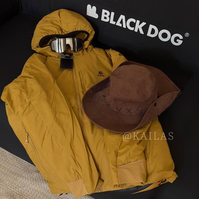 Official Version "Graphene Heated Cotton Jacket" This softshell jacket features