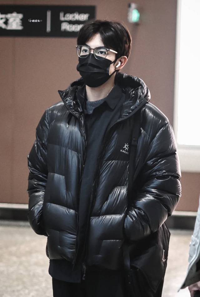 Supply Control Celebrity Zhao Yibo's same style down jacket Ddd