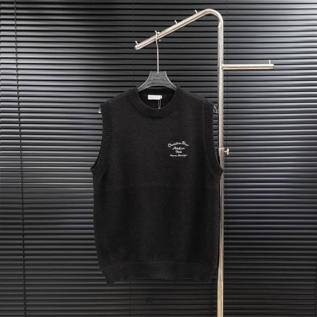 Style: Dior Knitted Wool Vest Sizes: S-XL Fabric: Wool Blend Accessories: Full s