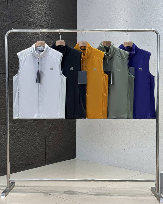 Kolon Sport Men's Insulated Cotton Vest (B1318) - Waterproof, Windproof, Breatha