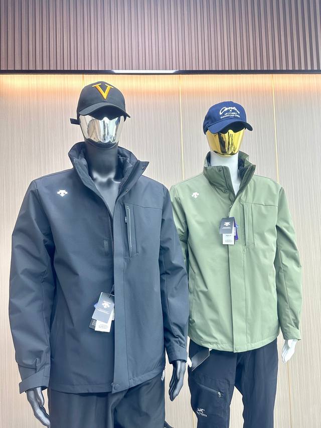 Unbeatable quality, 90% white duck down, anti-static, top-grade waterproof, genu