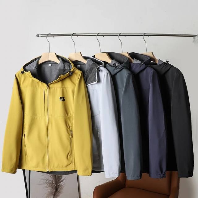 Kolon Silicone 3D Autumn Fleece-Lined Softshell Jacket! This kind of jacket isn