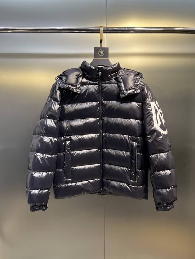 Wang Yibo's Moncler Mariveles down jacket, inspired by camping and incorporating