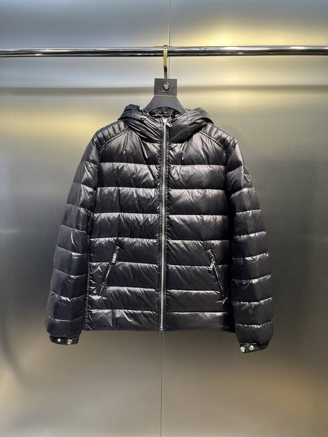 Prada Hooded Embossed Shoulder Padded Down Lightweight Jacket This down jacket f