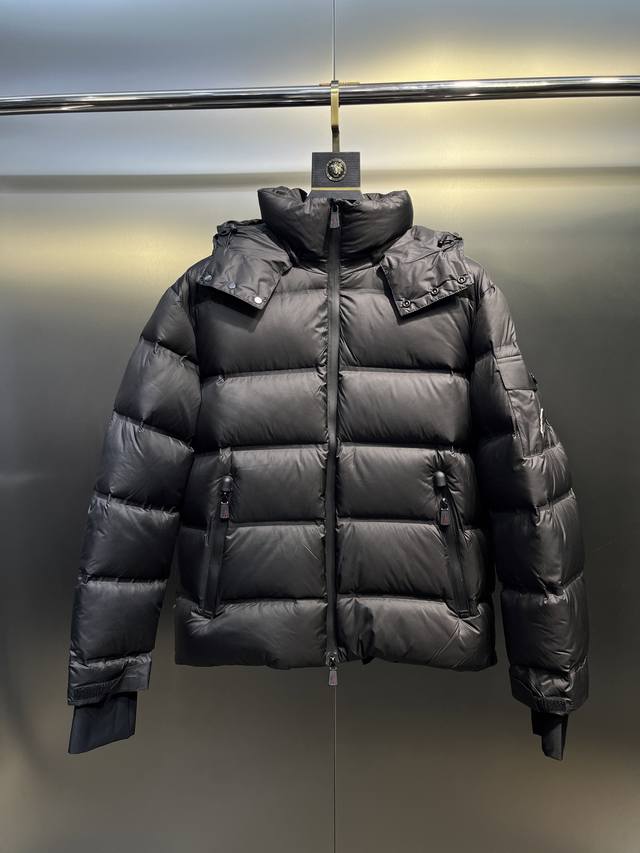 Premium 95% Down Moner 2025 New Ski Suit. A timeless legend showcasing style and