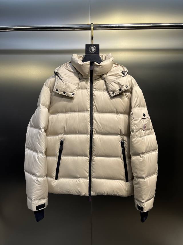 Premium 95% Down Moner 2025 New Ski Suit. A timeless legend showcasing style and