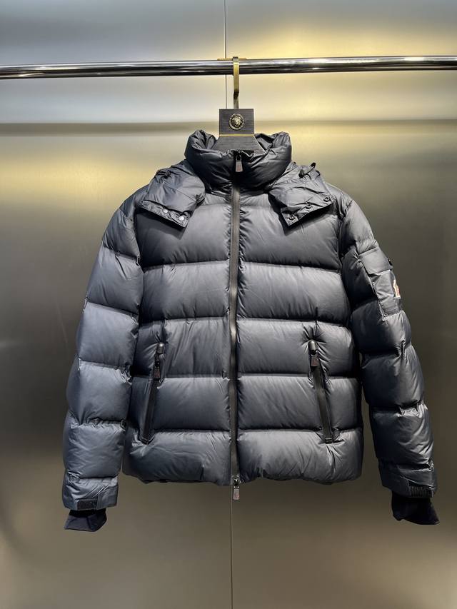 Premium 95% Down Moner 2025 New Ski Suit. A timeless legend showcasing style and