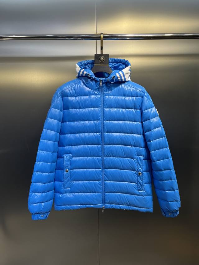 Moncler New Striped Logo Quilted Hooded Down Jacket, Simple and Stylish, Flatter