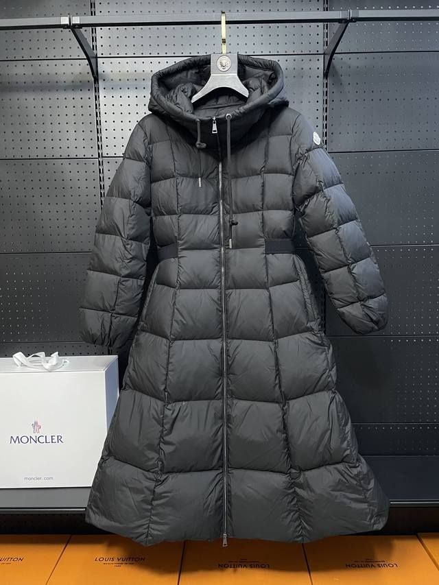 Moncler Winter New Arrival Long Women's Down Jacket, filled with premium duck do