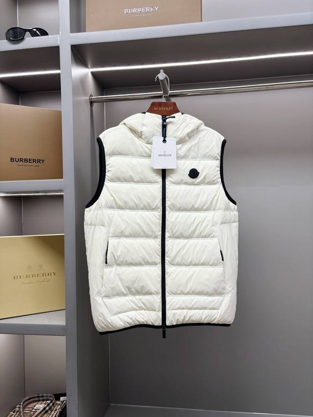 Moncler New Logo Down Vest (Ddd) Classic black and white, unisex, simple yet sop