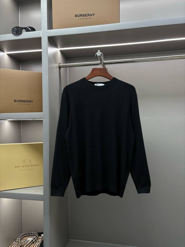 Dior New Bee Sweater. Made with custom-made natural medium-thick imported wool y