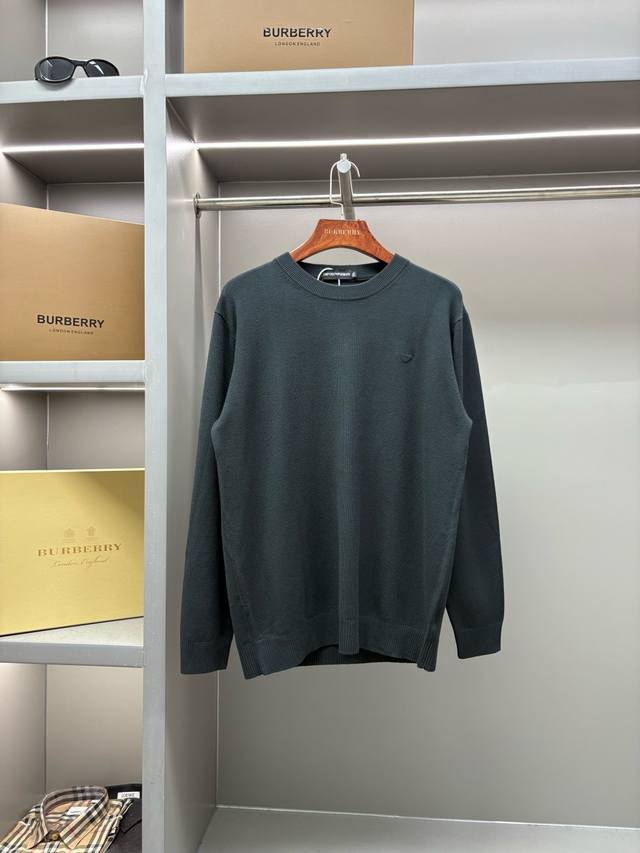 Armani New Sweater. Made with custom-made natural medium-thick imported wool yar