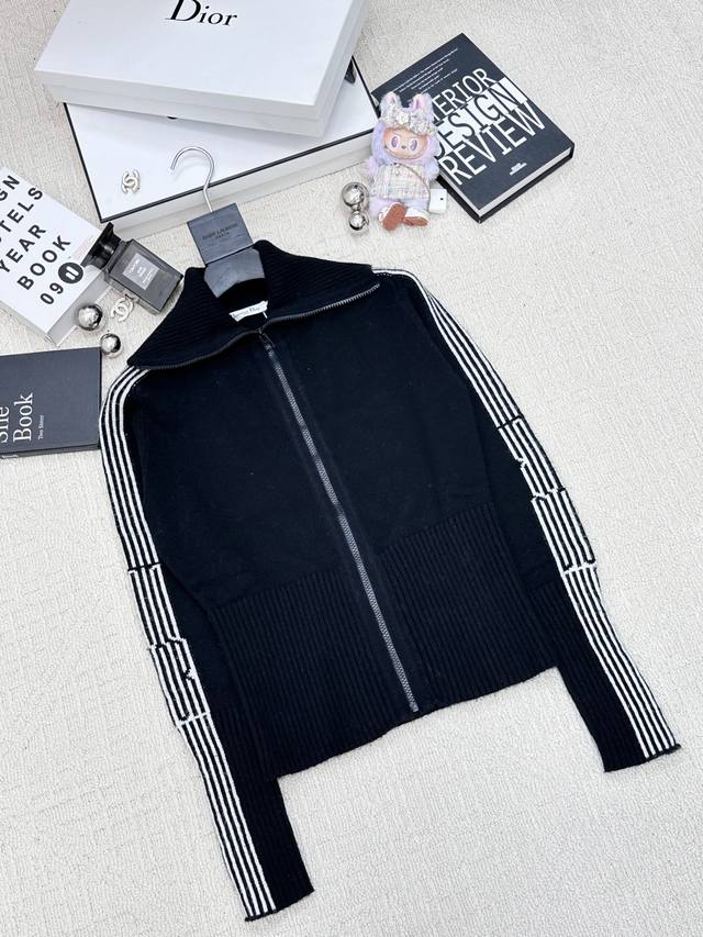 Autumn/Winter New Stand Collar Zipper Striped Long Sleeve Style with Logo Patter