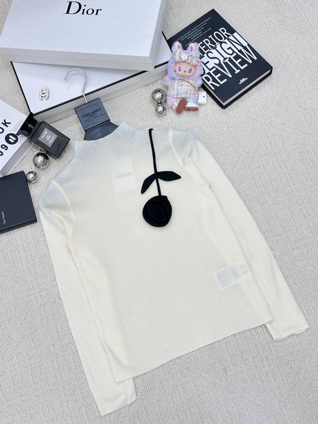 Valentino Fall/Winter New Arrival 3D Rose Floral Base Layer Top with Logo Patter Valentino Fall/Winter New Arrival 3D Rose Floral Base Layer Top with Logo Patter