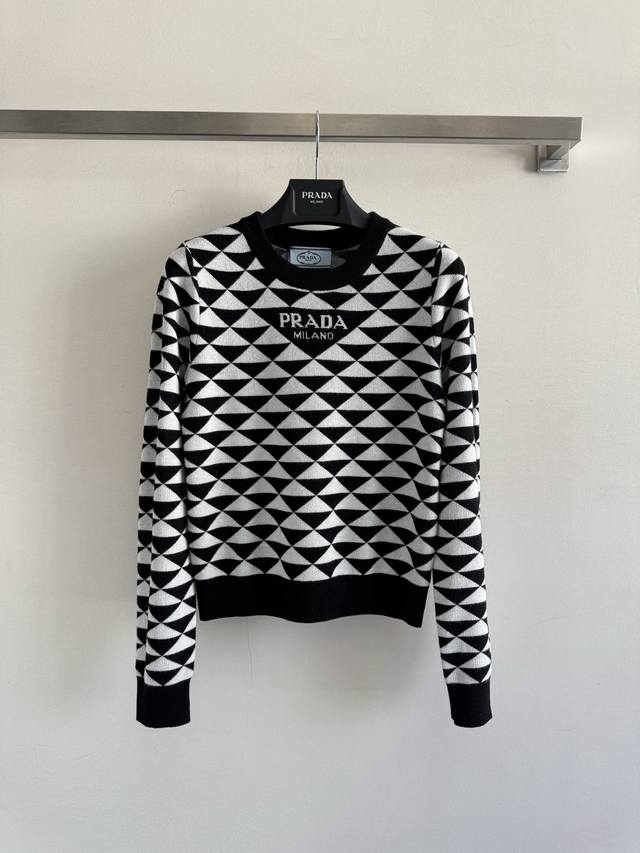 Rada Autumn/Winter New Triangle Print Logo Crew Neck Knit Long Sleeve with Patte