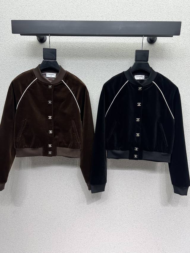 Chanel-style velvet jacket, chic and sophisticated, a must-have for everyday wea