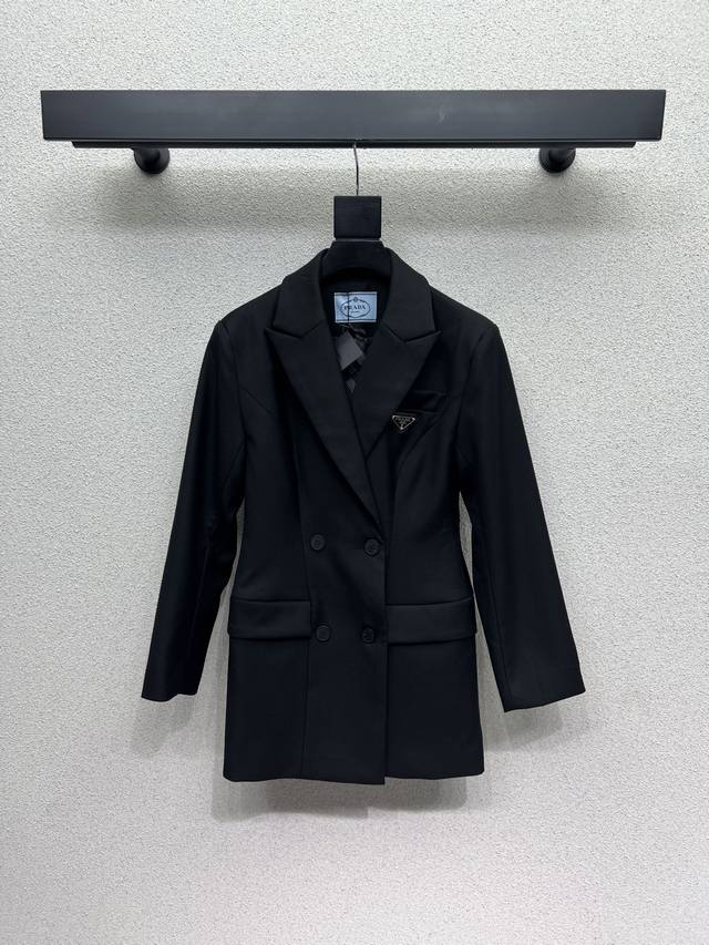 P brand fitted waist blazer, classic triangle logo, crisp and stylish, recommend