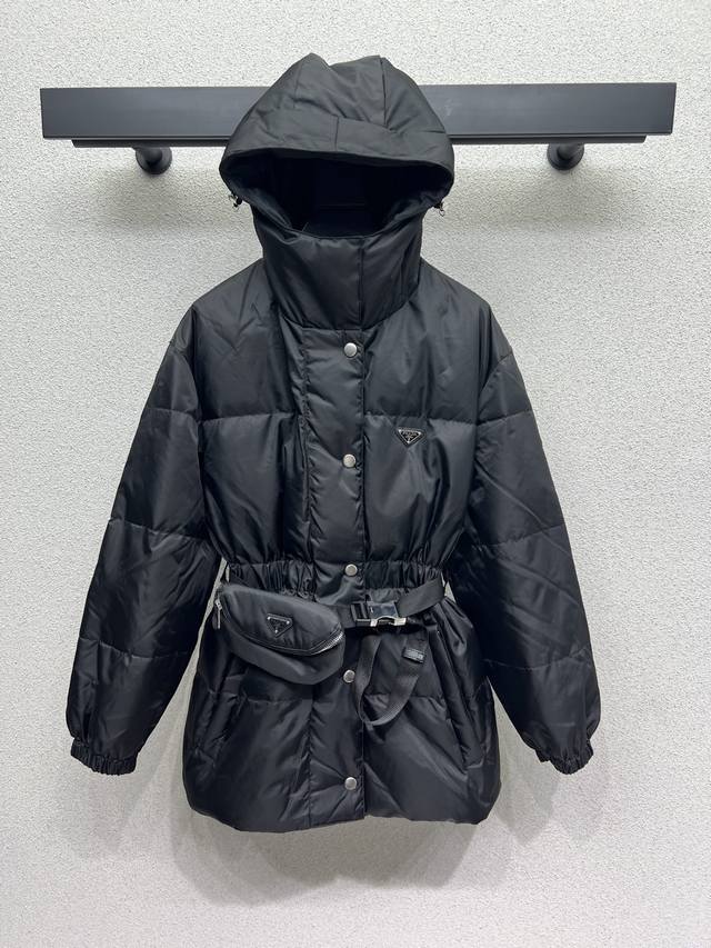 P brand hooded down jacket, understated yet sophisticated, classic design, super