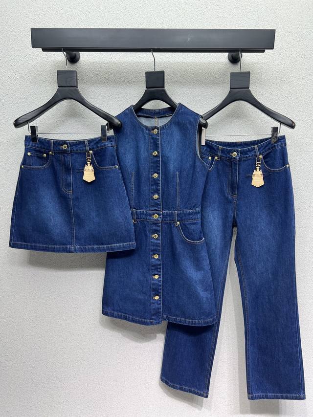 L Family Series Cat Leather Label Denim Skirt. A playful and youthful design ele