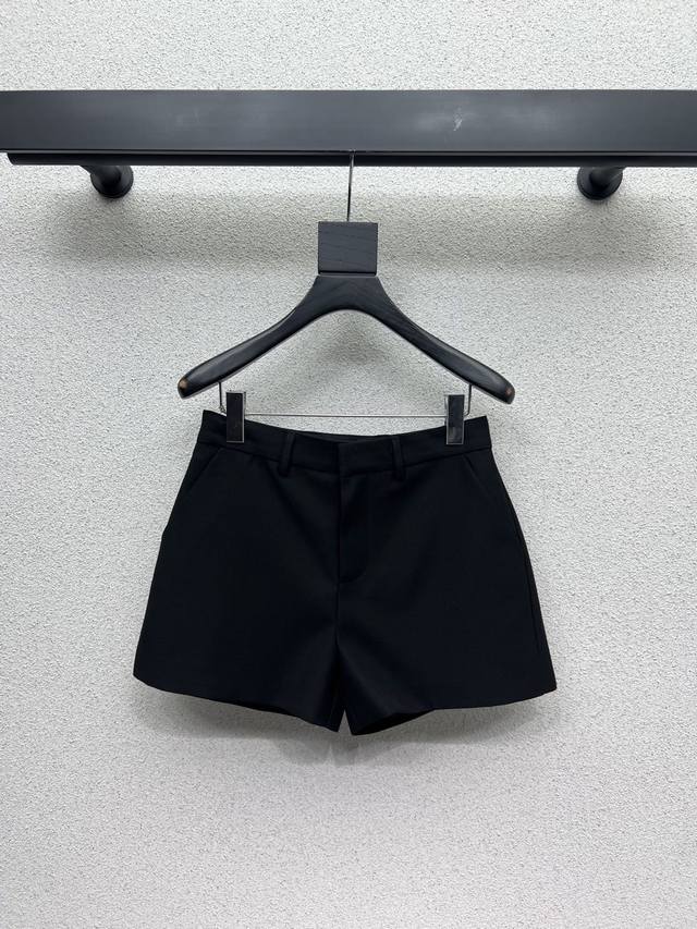 G brand suit shorts, wool-lined, stylish, understated, elegant, and luxurious! T