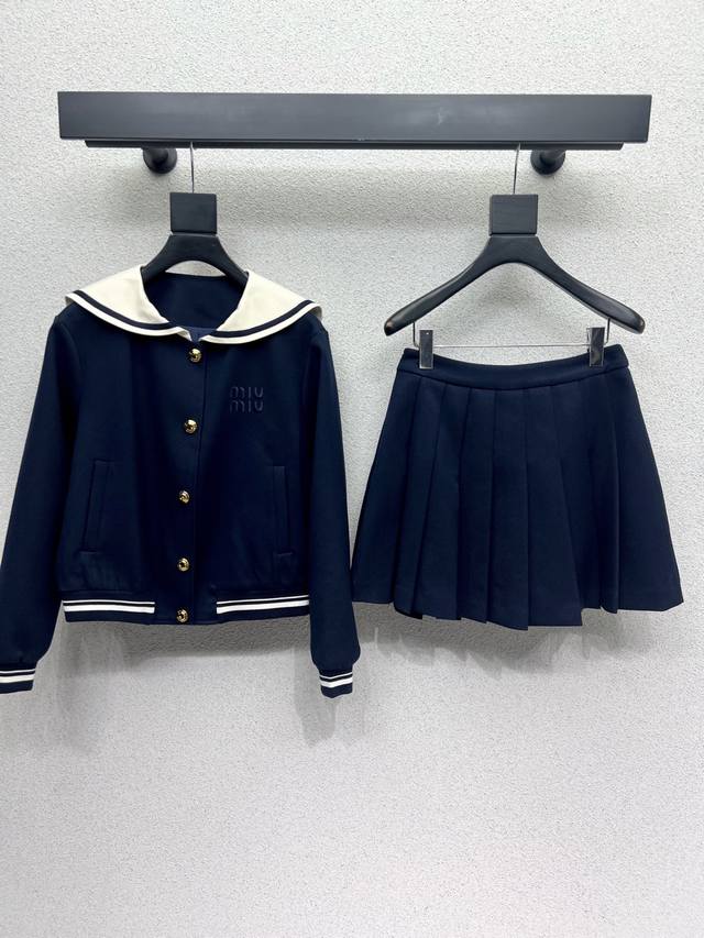 Miu's preppy casual suit has a super stylish cut. Wearing it instantly gives you