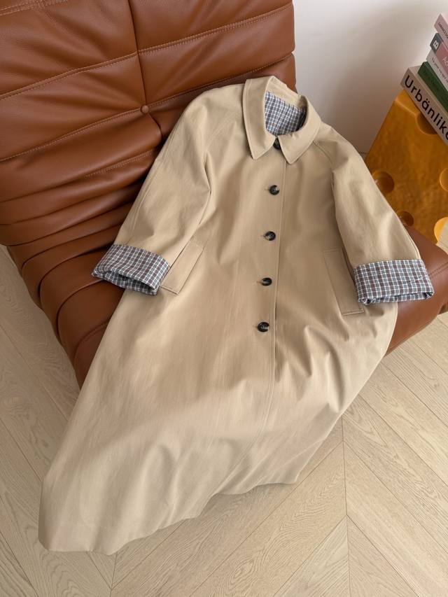 Stylish and chic long trench coat for Fall/Winter 2025 with Miu plaid lining. Ro