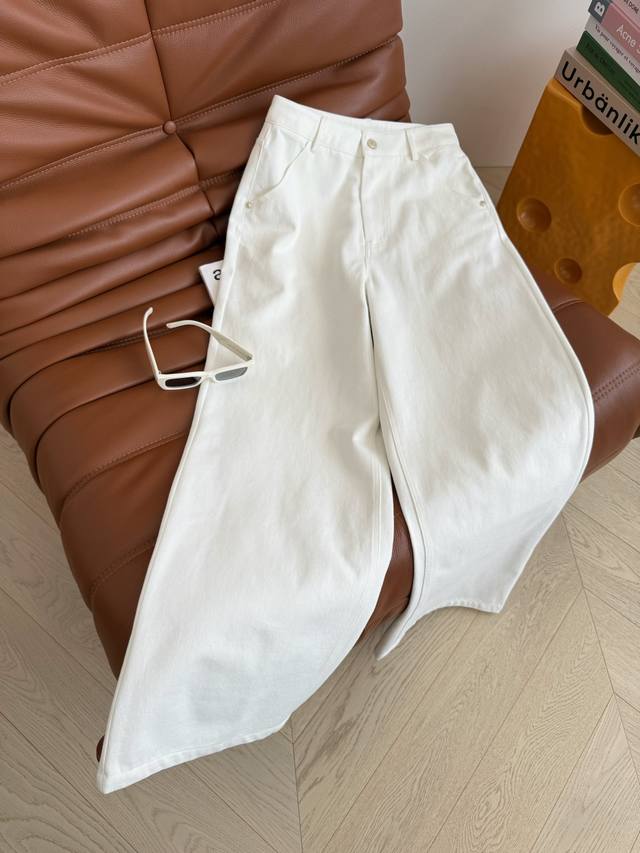 Old Money Denim, Zhong Chuxi's same style, 25Fw. Straight leg jeans with printed