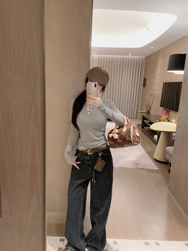 Valentino Gold Thread Embroidered Letter Custom Metal Button Ribbed Slimming Bas Valentino Gold Thread Embroidered Letter Custom Metal Button Ribbed Slimming Bas