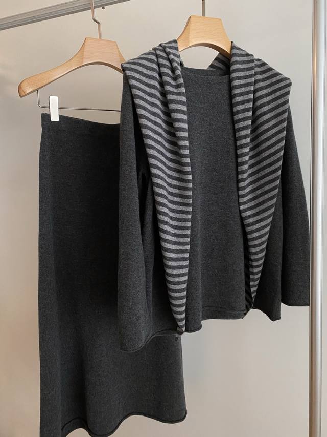 25Pf Autumn/Winter Striped Shawl Wide Wool Suit. Made of soft and skin-friendly