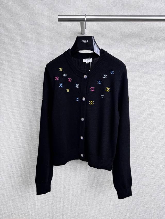Chanel 2025 Fall/Winter New Colorful Double C Embroidered Cardigan. The embroide