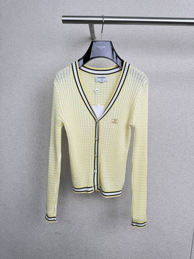 Chanel 2025 Early Autumn New V-neck Knit Cardigan. The romance of autumn, who un