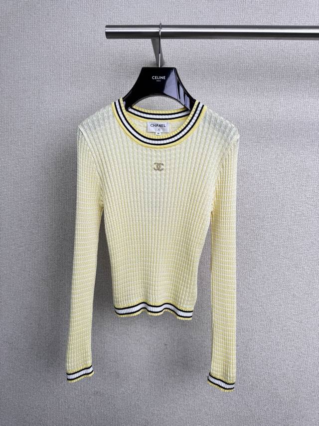 Chanel 2025 Early Autumn New Crew Neck Knit Cardigan. The romance of autumn, who
