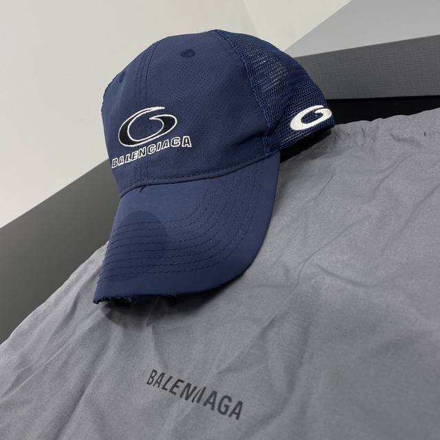 New Basketball Series Baseball Cap. Made of technical nylon fabric. Classic base