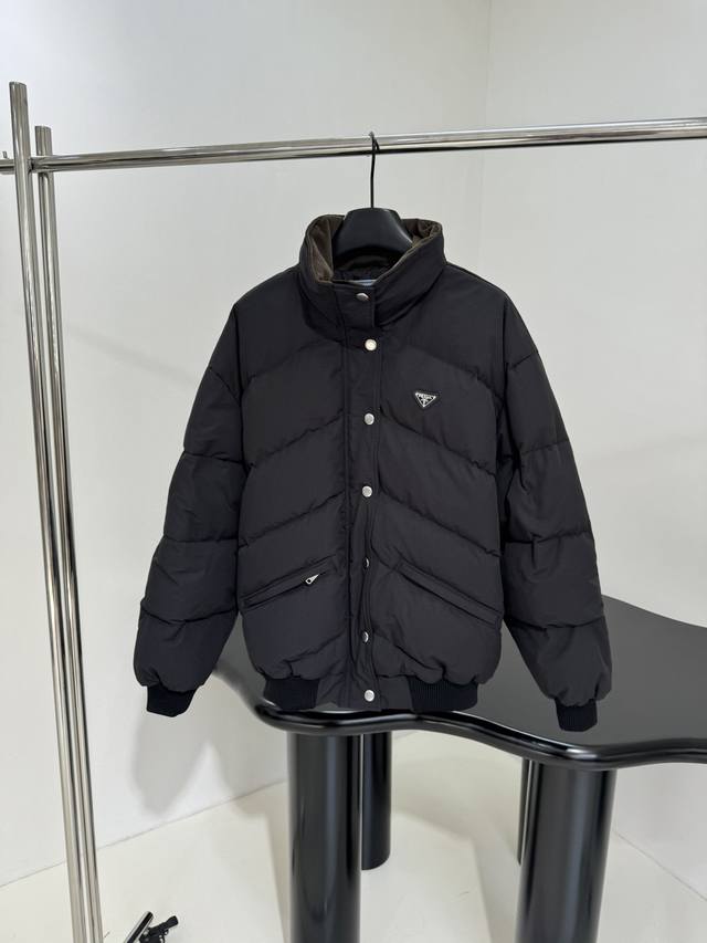 25 New Arrival Medium Weight Poplin Down Jacket. Made with corduroy and nylon te
