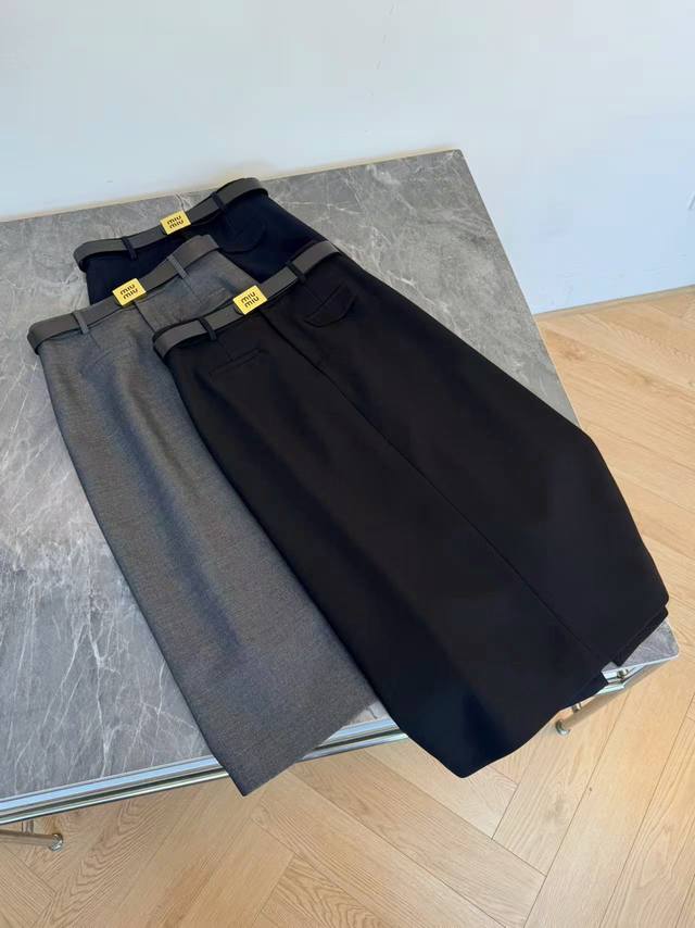 Autumn/Winter New Slit Midi Skirt - A must-have for fashionistas! The structured