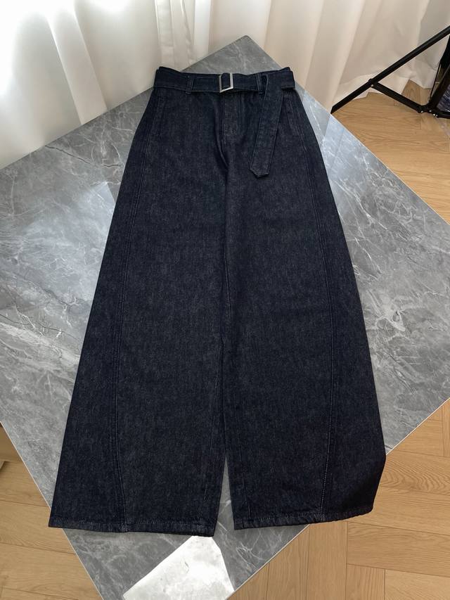25 New Retro-Style Wide-Leg Denim Pants with a Modern Touch. These wide-leg deni