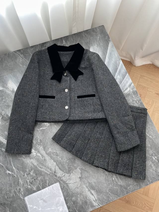 25 New Retro Preppy Style Suit: A Dual Touch of Elegance and Youthfulness. This