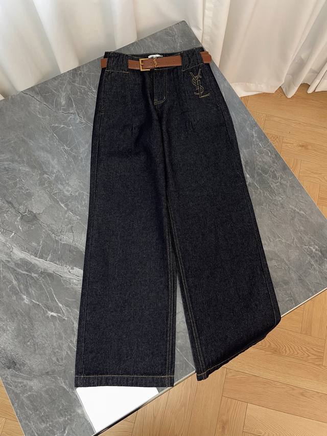 25 New Retro Wide-Leg Jeans: A clash of luxury and casual style. These jeans fea