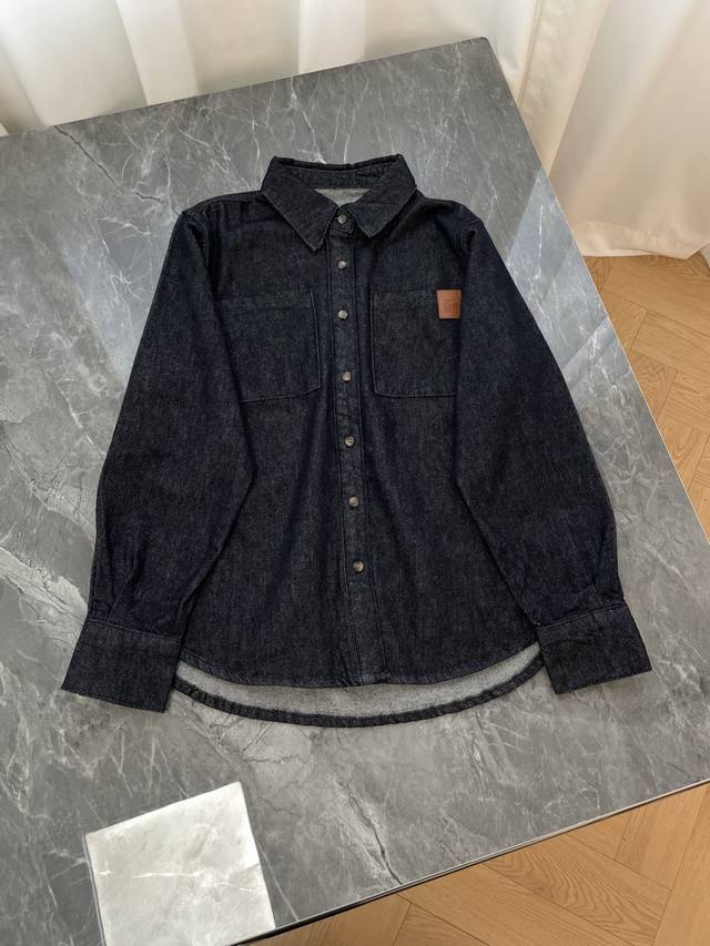 25 New Retro Denim Shirt: A trendy combination of classic workwear and textured