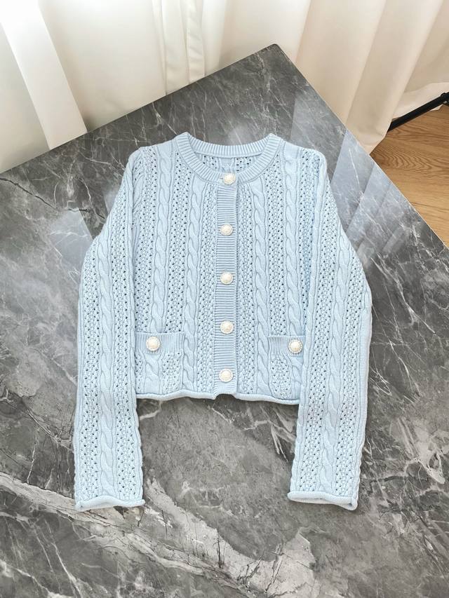 25 New French Gentle Style Pearl Button Knit Cardigan. This knit cardigan featur