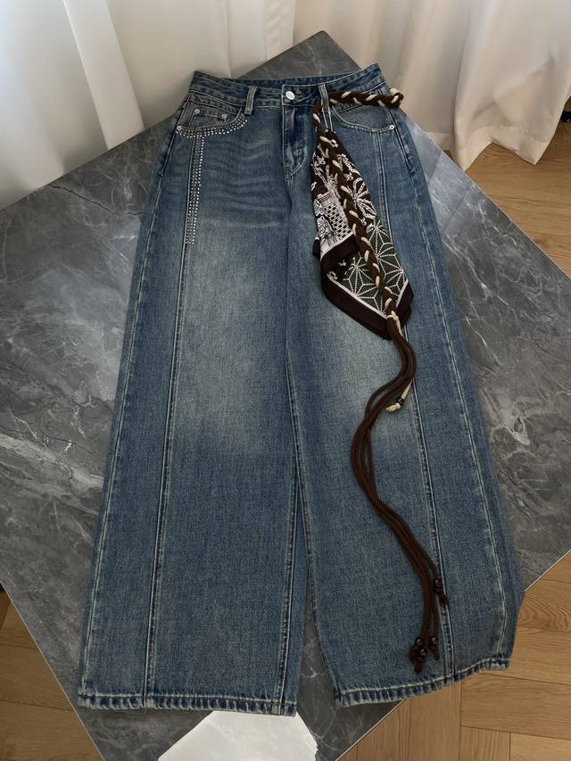 25 New Retro Style Heavy-Duty Wide-Leg Jeans. These jeans use vintage distressed