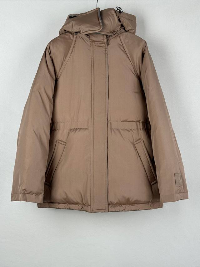 Fend* Reversible classic down jacket. The newest and most stylish color combinat