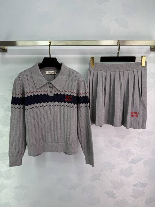 Miumi*2025 Early Autumn New Arrival: Collared Long-Sleeved Pleated Skirt Set! Ma