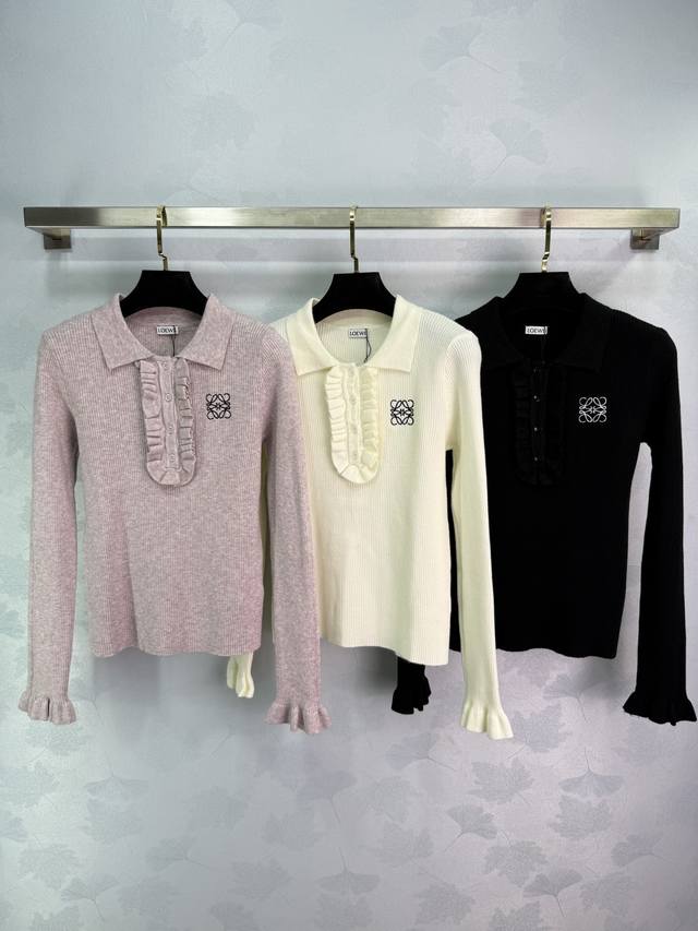 Loe*25 Early Autumn New Collared Knit Sweater. The classic logo embroidery on th