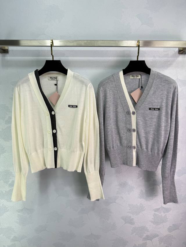 Miu*2025 Early Autumn New V-neck Knit Cardigan. Simple and elegant design with c
