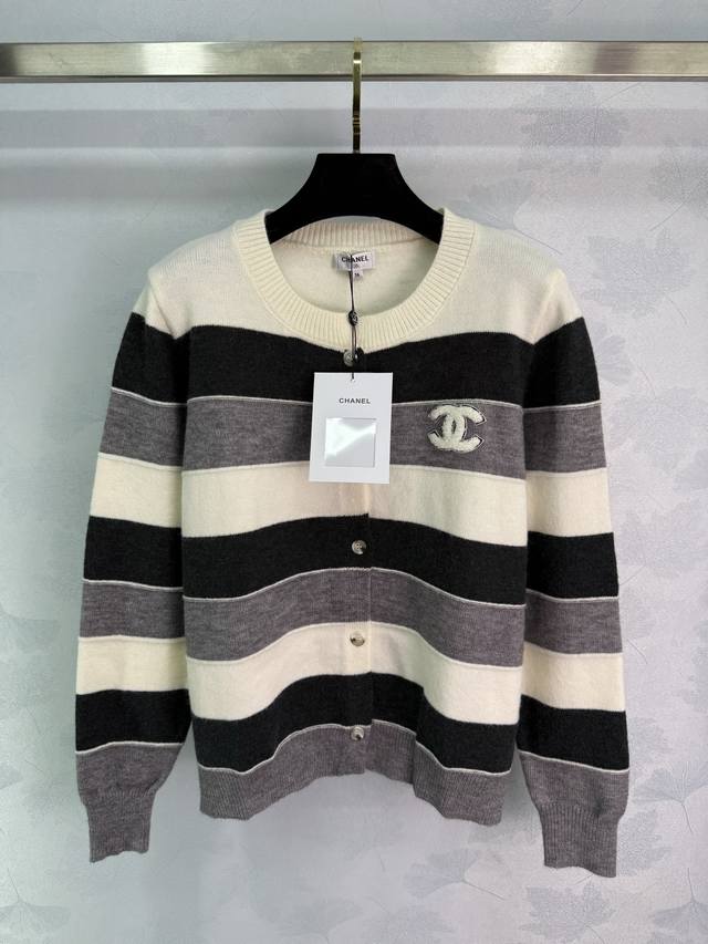 Ch* 2025 Early Autumn New Round Neck Striped Knit Cardigan! Crafted from custom