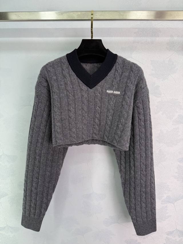 Miumi*2025 Early Autumn New Cable Knit V-Neck Long Sleeve! Custom wool knit mate