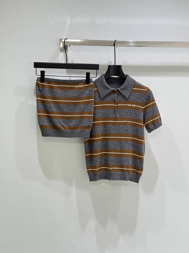 25Ss Autumn New Arrival! This striped knit bandeau top is made of wool fabric wi